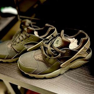 Nike Huarache Olive Green